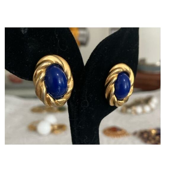 VTG KJL for AVON Pierced Gold Tone Blue Oval Cabochon Earrings - Picture 2 of 3